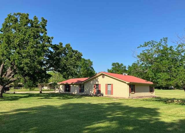 Property at 203 Webb Ave, Teague, TX 75860, 3 beds, 2 baths