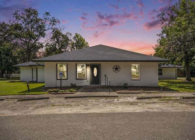 Property at 711 W Sidnor St, Alvin, TX 77511, 3 beds, 4 baths