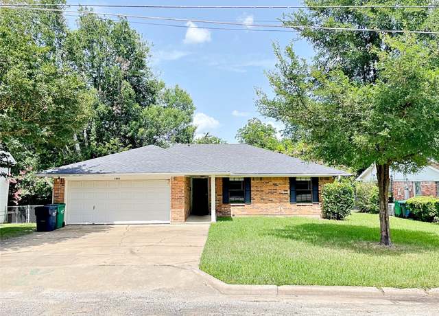 Property at 1803 S Park St, Brenham, TX 77833, 3 beds, 2 baths