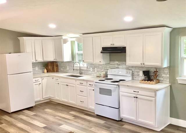 Property at 205 Collin St, Livingston, TX 77351, 3 beds, 2 baths