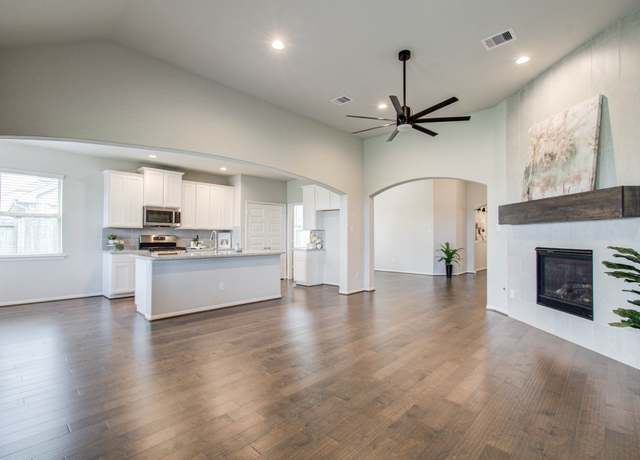 Property at 12318 Gatewood Dr, Mont Belvieu, TX 77535, 3 beds, 2 baths