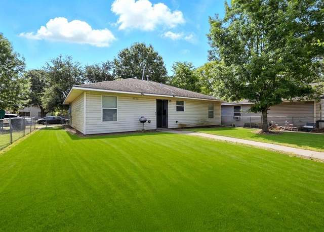 Property at 2005 Worms St, Houston, TX 77020, 4 beds, 1.5 baths