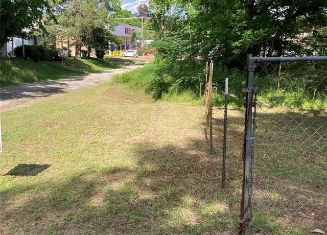 Property at 200 E Montgomery Ave, Crockett, TX 75835