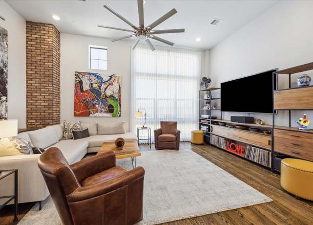 Property at 2914 Lamar St, Houston, TX 77003, 3 beds, 3.5 baths