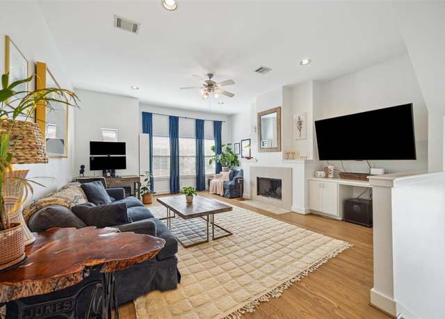 Property at 429 W 26th St Unit E, Houston, TX 77008, 2 beds, 2.5 baths