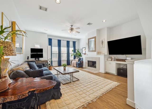 Property at 429 W 26th St Unit E, Houston, TX 77008, 2 beds, 2.5 baths