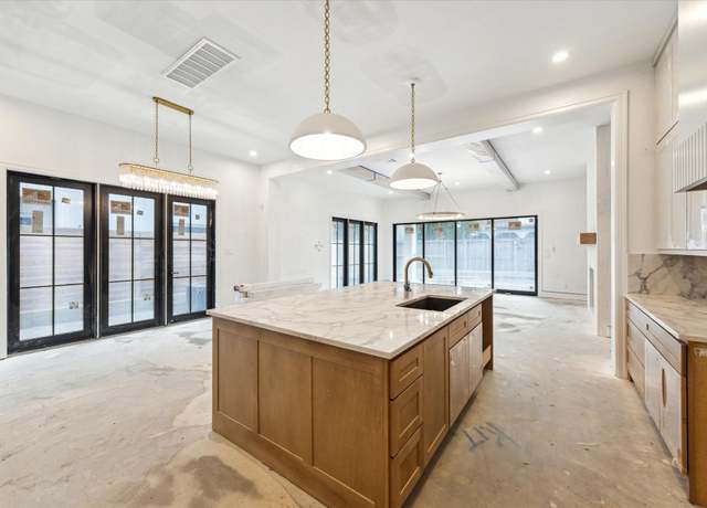 Property at 3020 Mid Ln, Houston, TX 77027, 3 beds, 3.5 baths