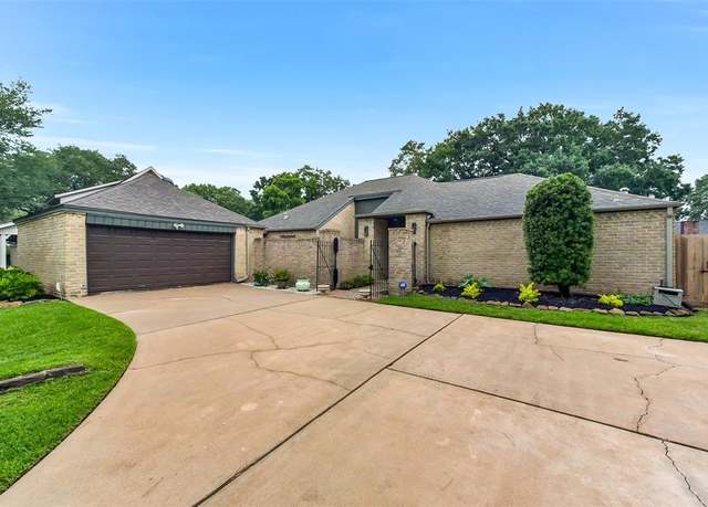 Property at 4106 Crownwood Dr, Seabrook, TX 77586, 4 beds, 2 baths