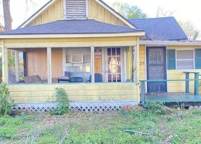 Property at 1225 Ashland St, Houston, TX 77008, 3 beds, 1 bath