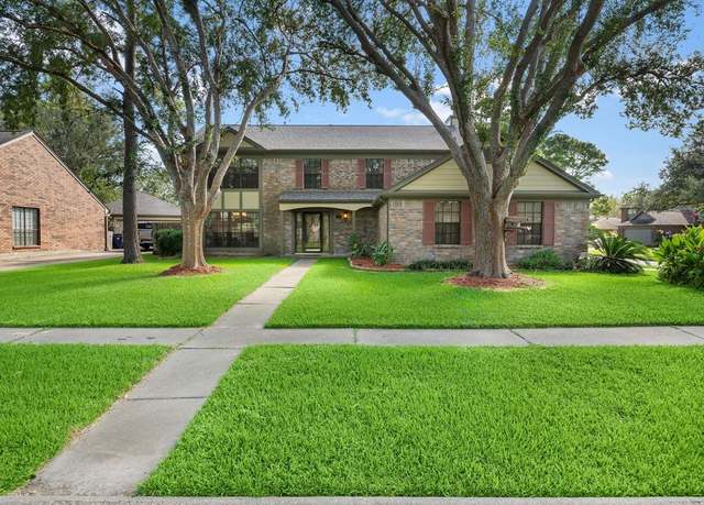 Property at 118 Bounty Dr, League City, TX 77573, 4 beds, 2.5 baths