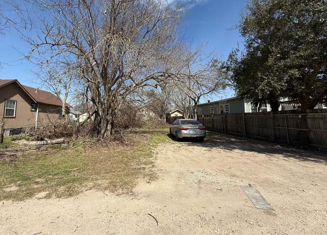 Property at 912 Main St, Palacios, TX 77465