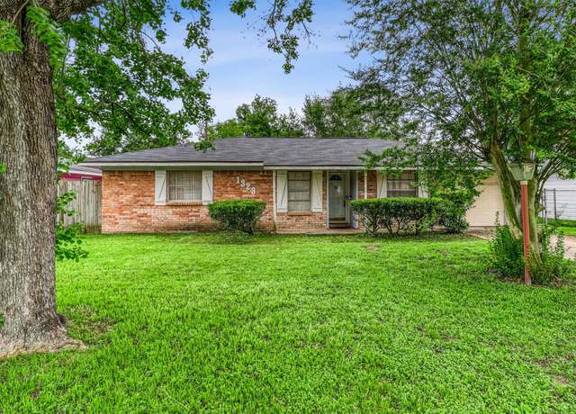 Property at 1323 W Donovan St, Houston, TX 77091, 3 beds, 1.5 baths