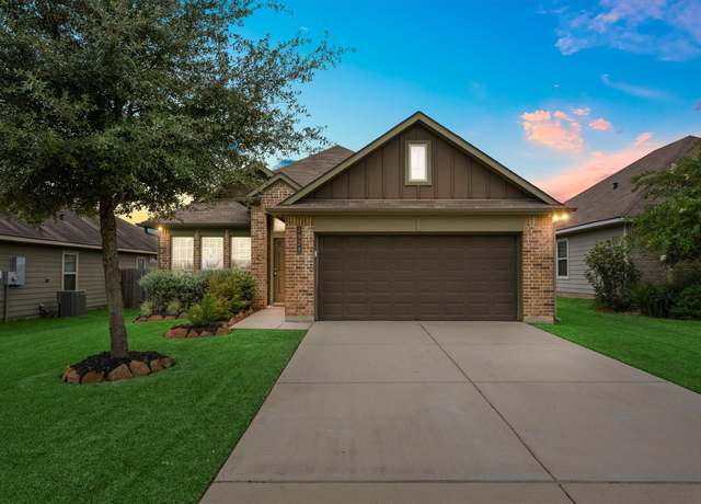 Property at 1928 Briar Grove Dr, Conroe, TX 77301, 3 beds, 2 baths