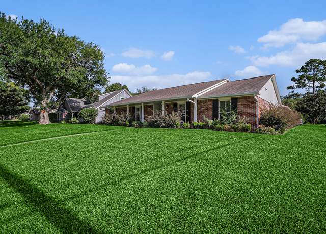 Property at 10602 Del Monte Dr, Houston, TX 77042, 3 beds, 2 baths