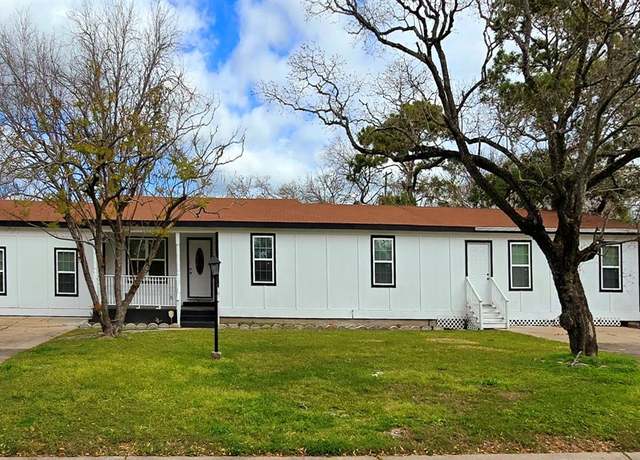 Property at 1132 18th Ave N, Texas City, TX 77590, 5 beds, 3 baths