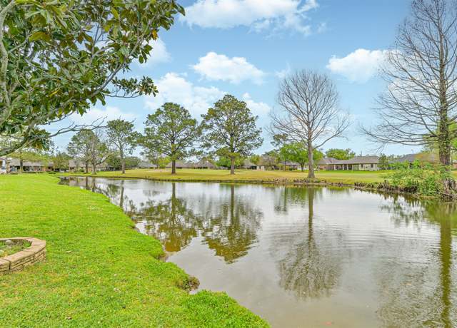 Property at 831 Woodfern Glen Ln, Pearland, TX 77584, 3 beds, 2 baths