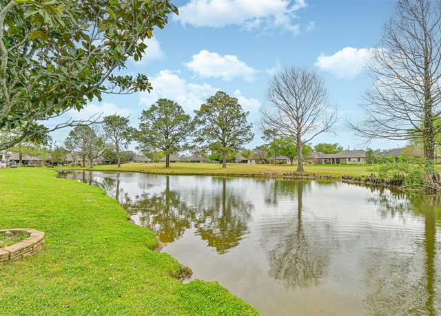 Property at 831 Woodfern Glen Ln, Pearland, TX 77584, 3 beds, 2 baths