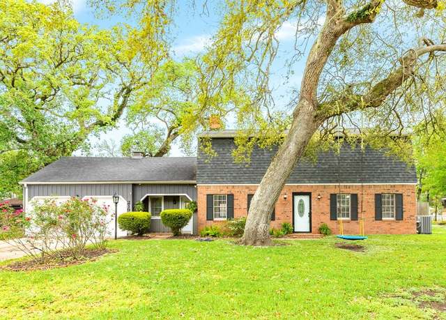 Property at 219 Narcissus St, Lake Jackson, TX 77566, 4 beds, 2.5 baths