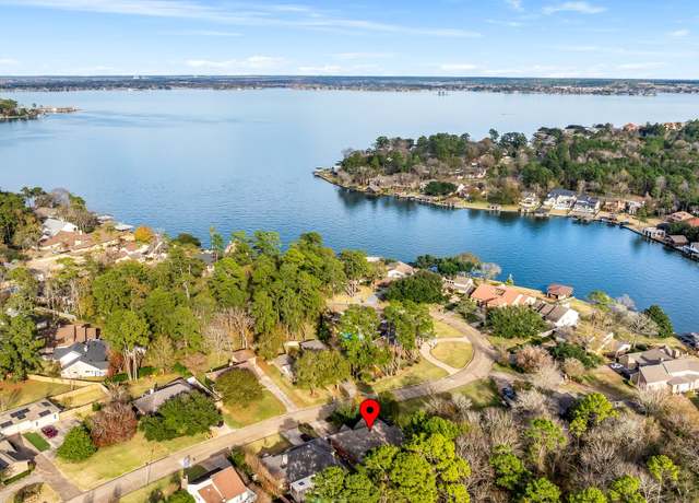 Property at 117 Lake View Cir, Montgomery, TX 77356, 3 beds, 2.5 baths