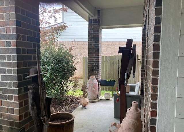 Property at 102 Pebble Walk Ln, Dickinson, TX 77539, 4 beds, 2.5 baths