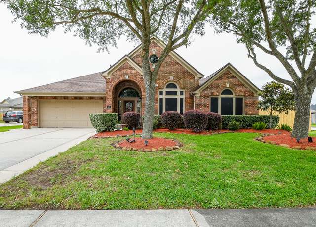 Property at 629 Pelican Harbour Dr, Texas City, TX 77590, 4 beds, 3 baths