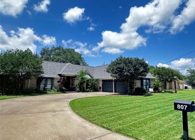 Property at 807 Trochta St, El Campo, TX 77437, 4 beds, 4 baths