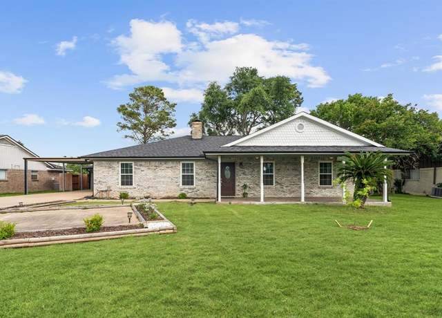 Property at 1711 Park Dr, La Porte, TX 77571, 3 beds, 2.5 baths