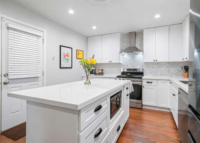 Property at 2407 Willowby Dr, Houston, TX 77008, 3 beds, 2 baths