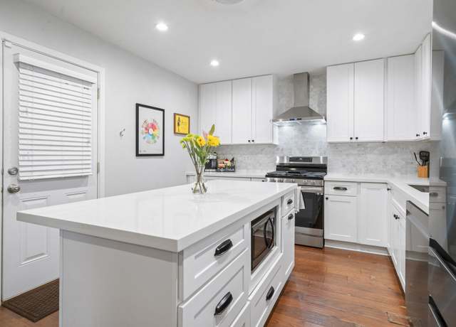 Property at 2407 Willowby Dr, Houston, TX 77008, 3 beds, 2 baths