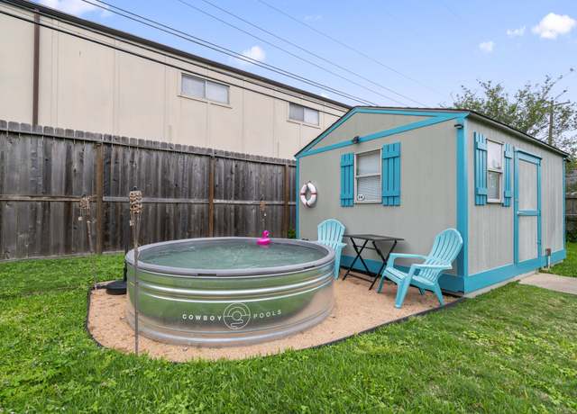 Property at 2407 Willowby Dr, Houston, TX 77008, 3 beds, 2 baths