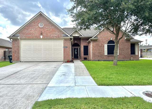 Property at 2607 Evergreen Dr, Pearland, TX 77581, 3 beds, 2 baths