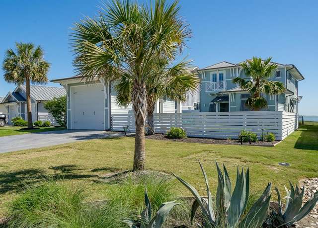 Property at 124 Reserve Ln, Rockport, TX 78382, 3 beds, 3 baths