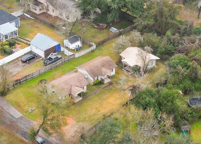 Property at 700 Gray St, Huntsville, TX 77320, 3 beds, 1 bath