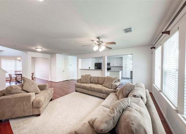 Property at 13907 Bonnetbriar Ln, Sugar Land, TX 77498, 3 beds, 2.5 baths