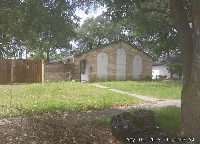 Property at 8406 Beechaven Rd, Houston, TX 77571, 3 beds, 2 baths