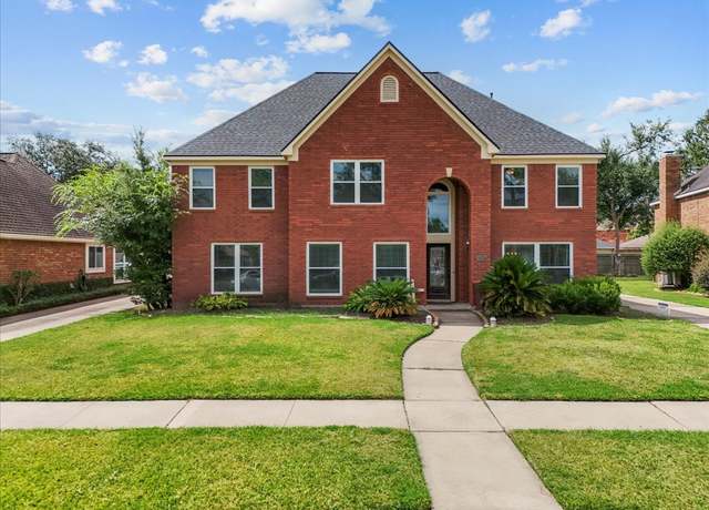 Property at 2107 Olympic Dr, League City, TX 77573, 5 beds, 3.5 baths