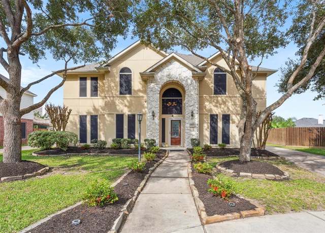 Property at 2906 Sea Bright Ct, League City, TX 77573, 5 beds, 4 baths