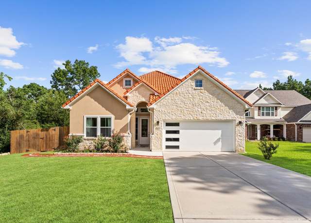 Property at 532 Carrell St, Tomball, TX 77375, 3 beds, 2.5 baths