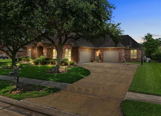 Property at 3609 Parkside Dr, Pearland, TX 77584, 3 beds, 3 baths