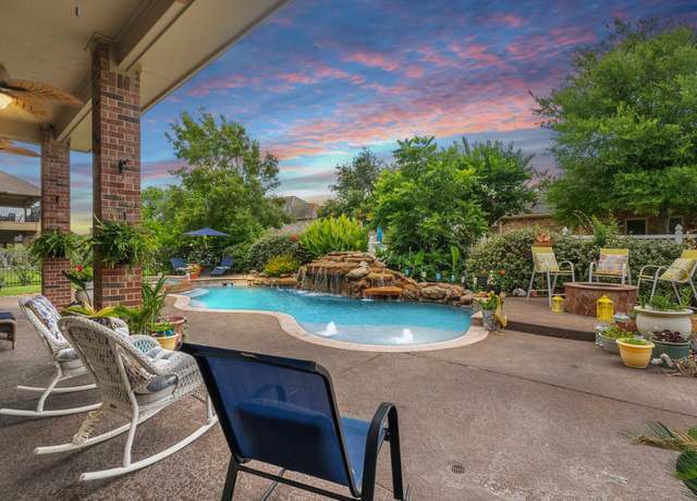 Property at 3609 Parkside Dr, Pearland, TX 77584, 3 beds, 3 baths