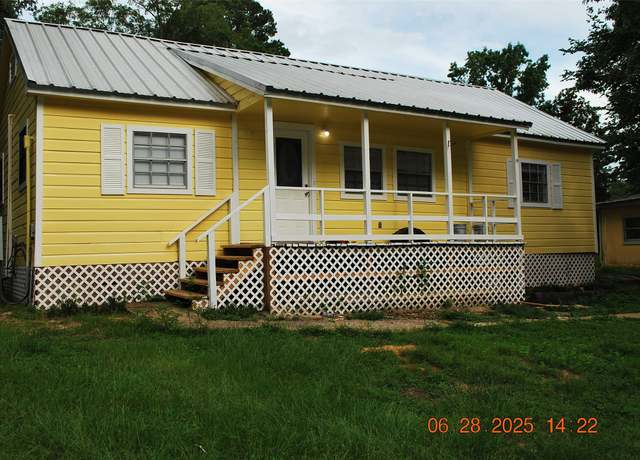Property at 244 Holly Lk W, Livingston, TX 77351, 3 beds, 1.5 baths