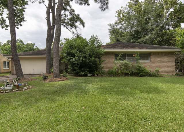 Property at 5638 Spellman Rd, Houston, TX 77096, 3 beds, 2 baths