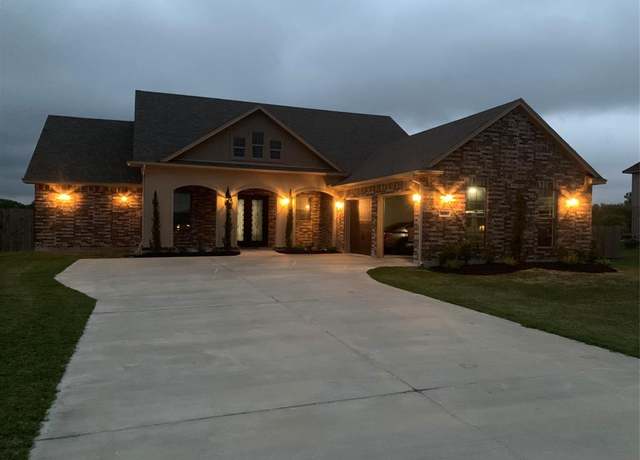 Property at 14820 Lisa Ln, Beaumont, TX 77713, 4 beds, 3.5 baths