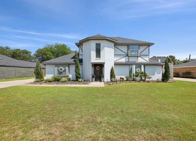 Property at 310 Yorkshire Ln, Port Neches, TX 77651, 5 beds, 3.5 baths
