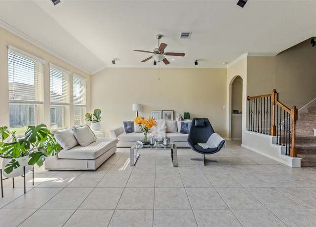 Property at 6811 Peach Mill Ln, Dickinson, TX 77539, 4 beds, 3.5 baths
