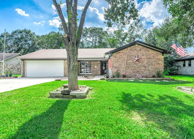 Property at 5404 Tanglebriar Dr, Dickinson, TX 77539, 3 beds, 2 baths