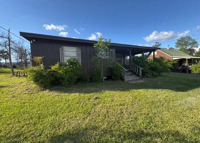 Property at 189 Laurel Cv W, Onalaska, TX 77360, 3 beds, 2 baths