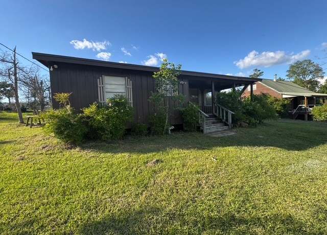 Property at 189 Laurel Cv W, Onalaska, TX 77360, 3 beds, 2 baths