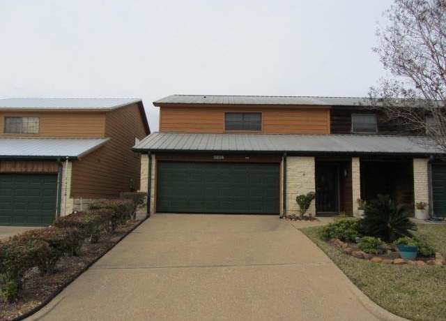 Property at 1914 20th St, Huntsville, TX 77340, 3 beds, 3 baths