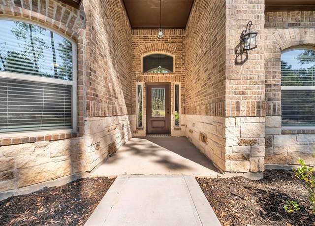Property at 250 Broadmoor Dr, Huntsville, TX 77340, 4 beds, 2.5 baths
